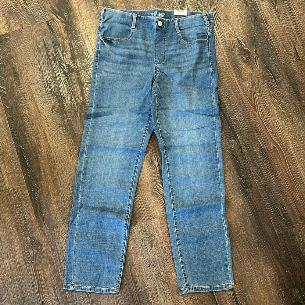 Time and Tru Mid rise Straight leg size 8-10